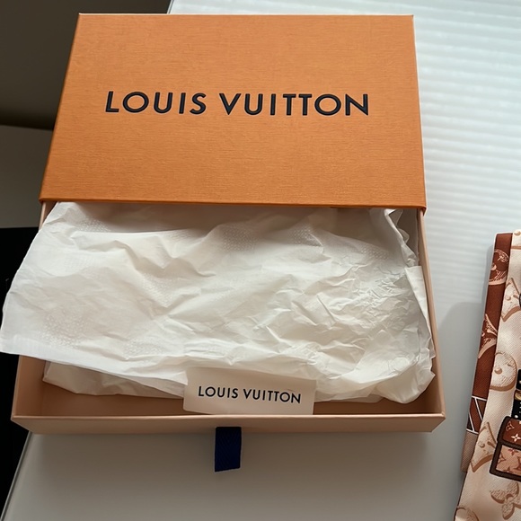 Louis Vuitton “Fall for you” bandeau. Like new condition - Picture 2 of 3